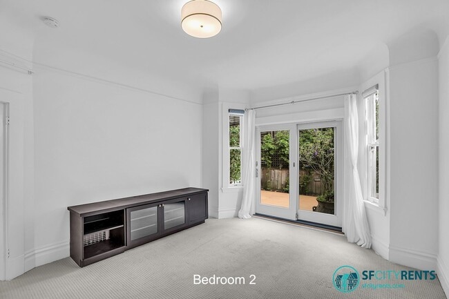 Building Photo - Sun-filled Presidio Heights Residence w/ Private Deck, Hot Tub & Garage Parking