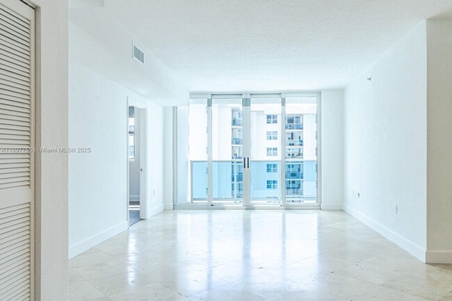 Building Photo - 7501 E Treasure Dr