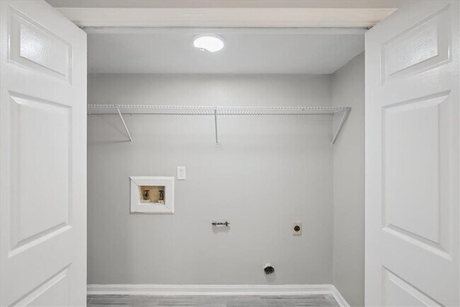 Building Photo - 291 Westland Way SW