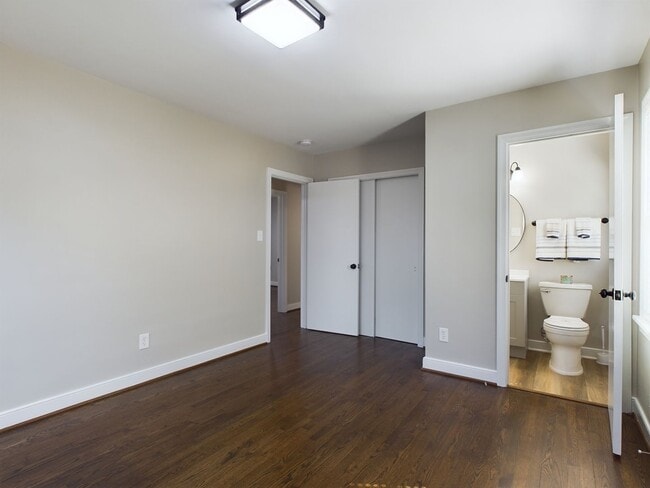 Building Photo - 709 N Parham Rd