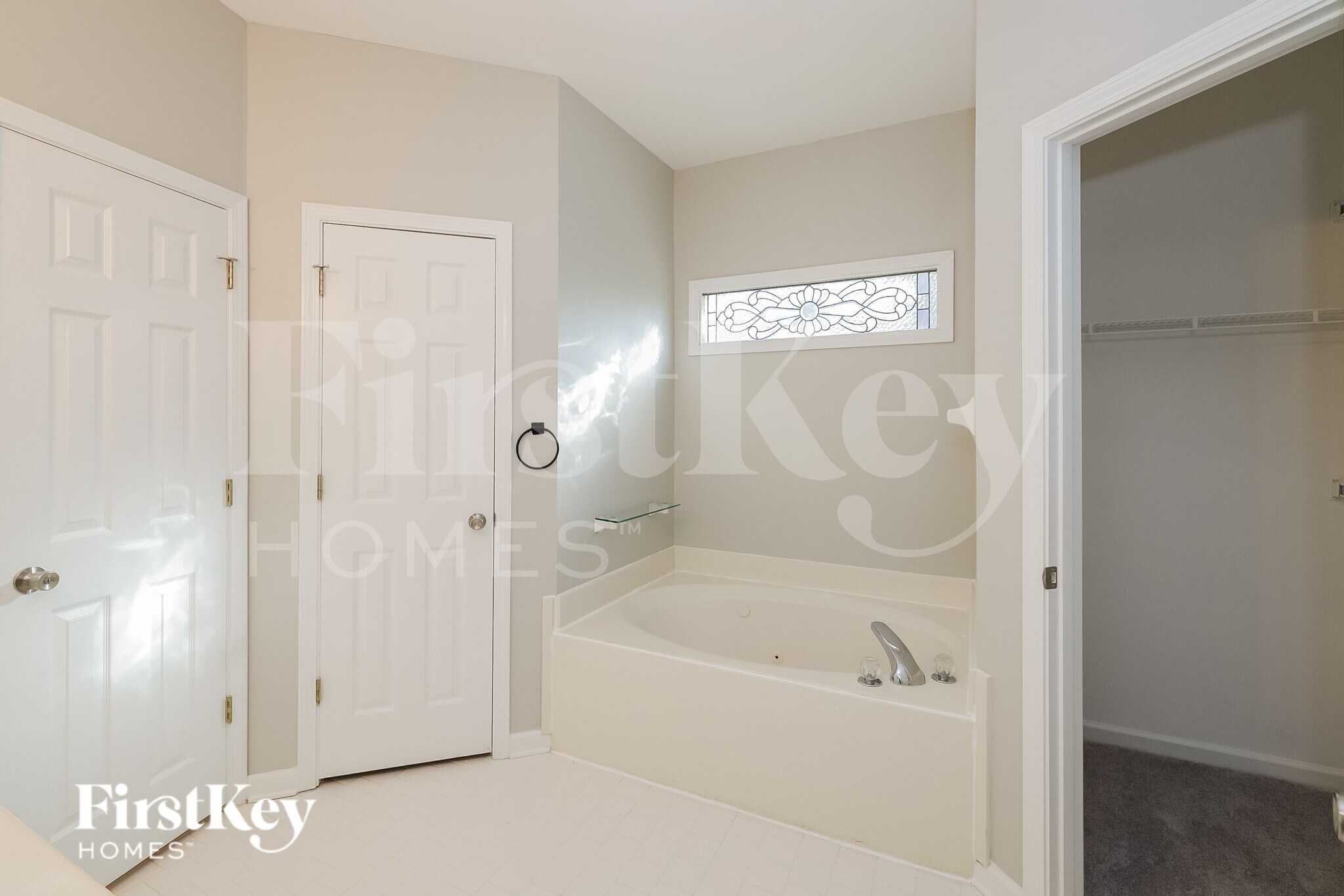 Building Photo - 8995 Country Leaf Cove