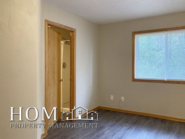 Building Photo - 624 Tanager Path