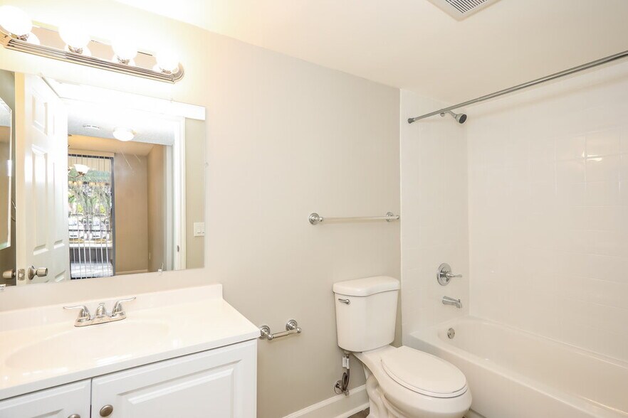Building Photo - 8205 SW 152nd Ave