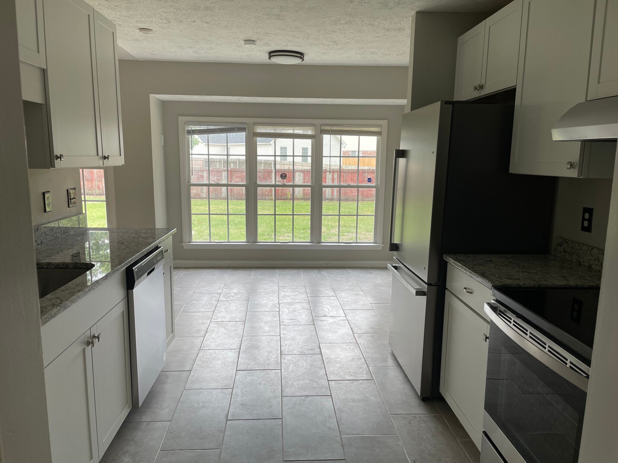 Kitchen - 5503 Heather St