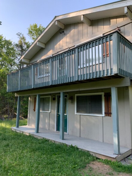 Building Photo - 186 Davos Rd