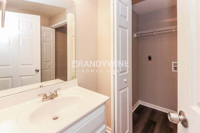 Building Photo - 1205 Deena St