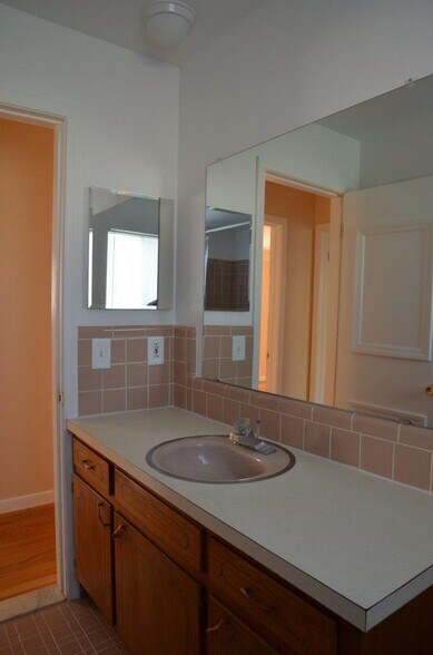 Bathroom - 5445 Chicago Rd