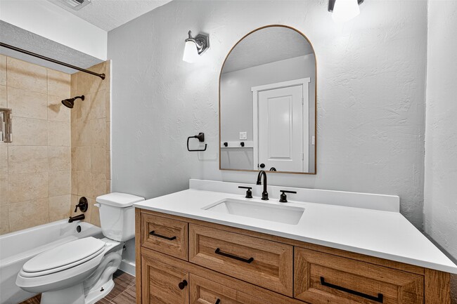 Building Photo - 2107 Briargreen Dr