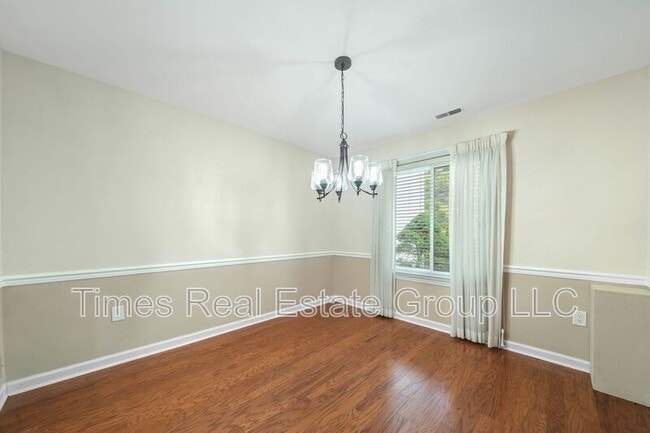 Building Photo - 113 Pinecrest Ln