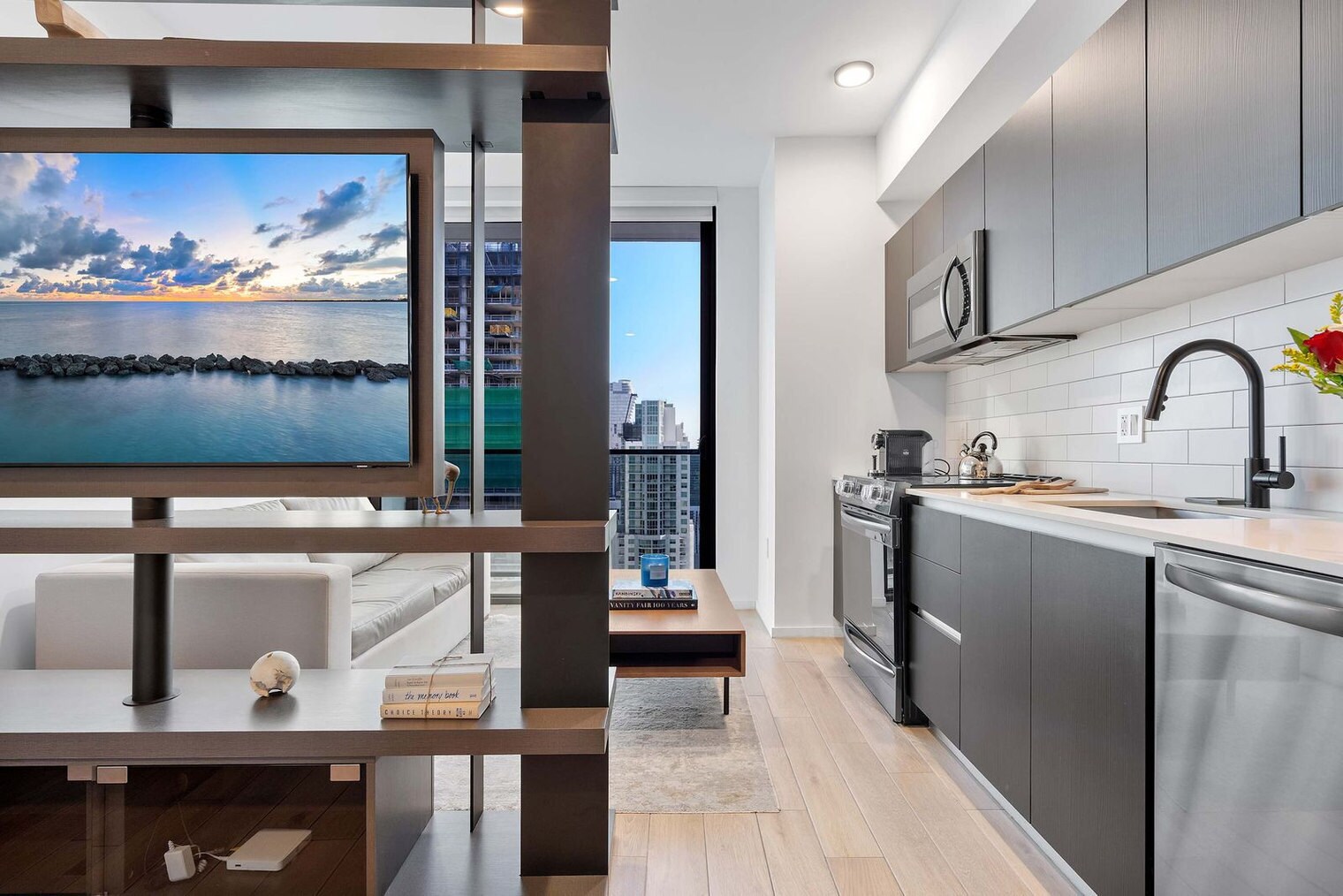 Building Photo - 398 NE 5th St