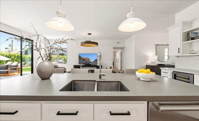 Building Photo - 3631 N 54th Ct