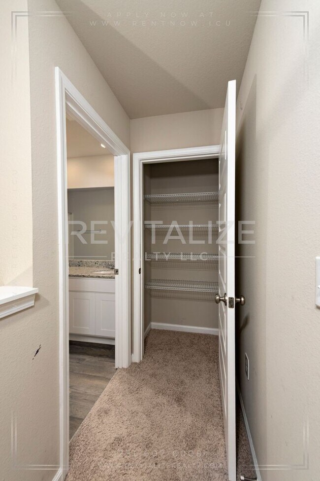 Building Photo - HALF-OFF DEPOSIT SPECIAL! Stunning 2-Story 4 BD 2.5 BA House in Spanish Fort!