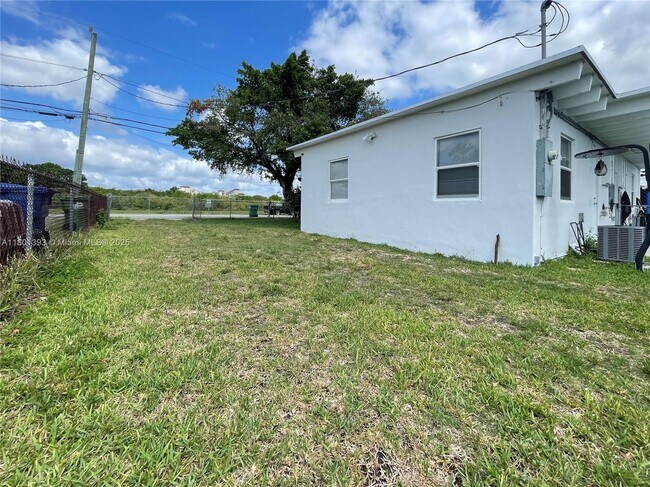 Building Photo - 26741 SW 139th Ave