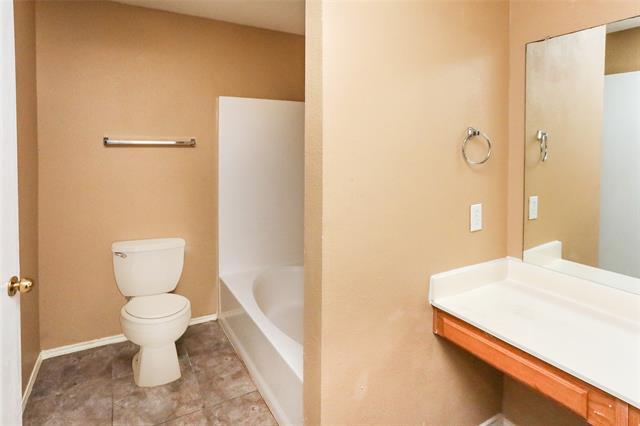 Building Photo - 725 Azalea Ln