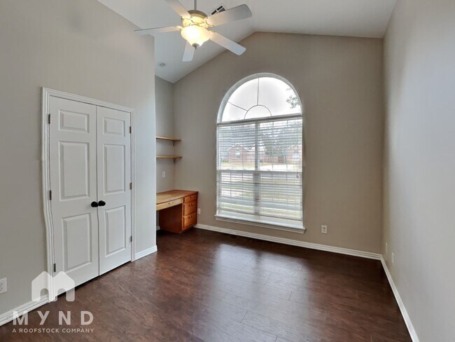 Building Photo - 214 Blake Dr