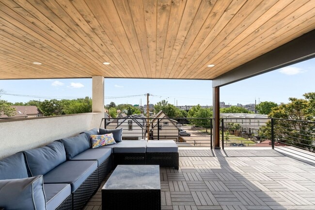 Building Photo - Luxury 4BD, 5BA Duplex in LoHi with Covered Rooftop Deck
