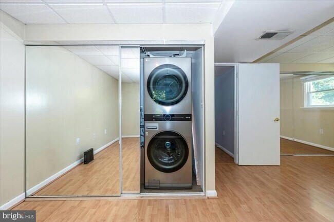 Building Photo - 11584 Liberty Oak Dr