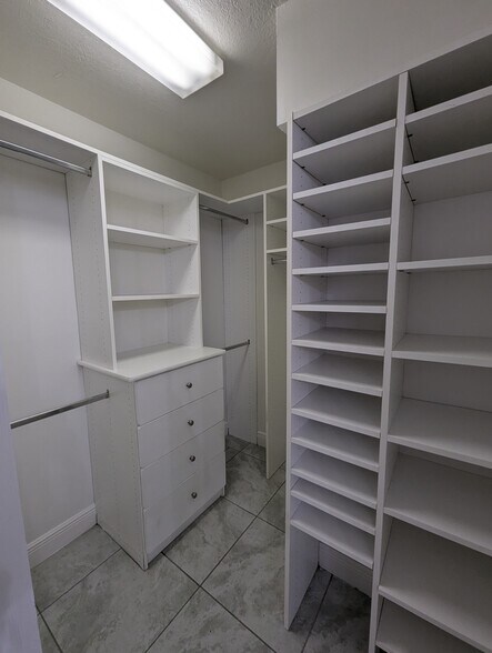 Building Photo - 7536 Fenwick Cove Ln