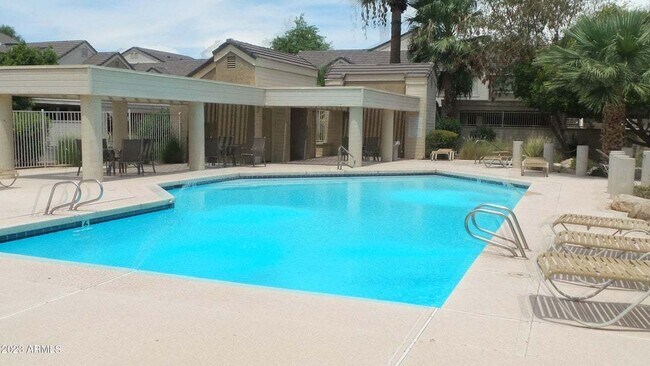 Building Photo - 2 Bed/2 Bath Condo in Tempe with Great Ame...