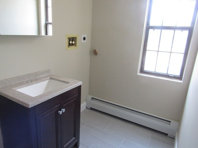 Building Photo - Plaistow Remodeled 2 Bedroom Condominium! ...