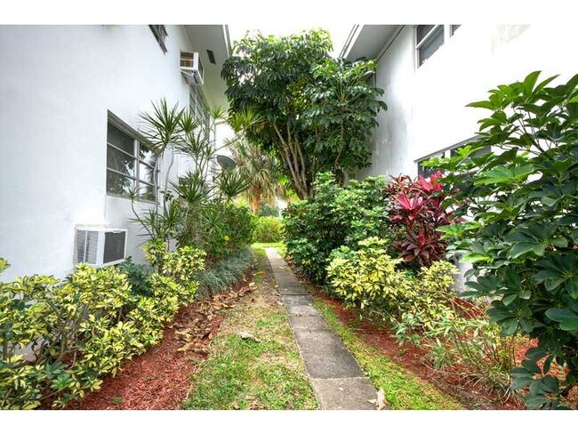 Building Photo - 3213 Colony Club Rd