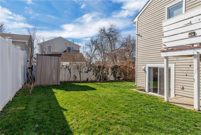 Building Photo - 66 Silver Lake Ave