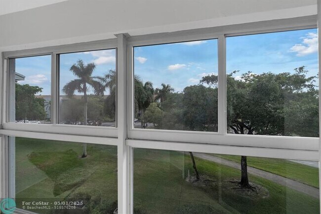Building Photo - 12600 SW 5th Ct