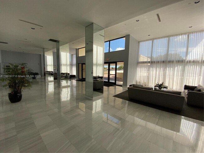 Building Photo - 801 N Venetian Dr