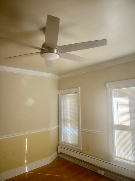 Building Photo - 124 College Pl