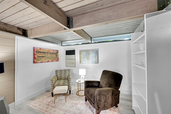 Building Photo - 234 Pine Ave