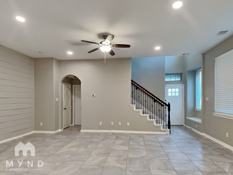 Building Photo - 118 Cheswood Forest Dr