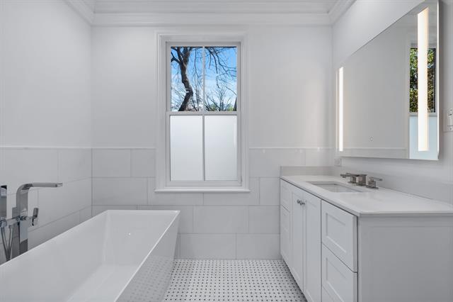 Building Photo - 1 Willow Wood Cir