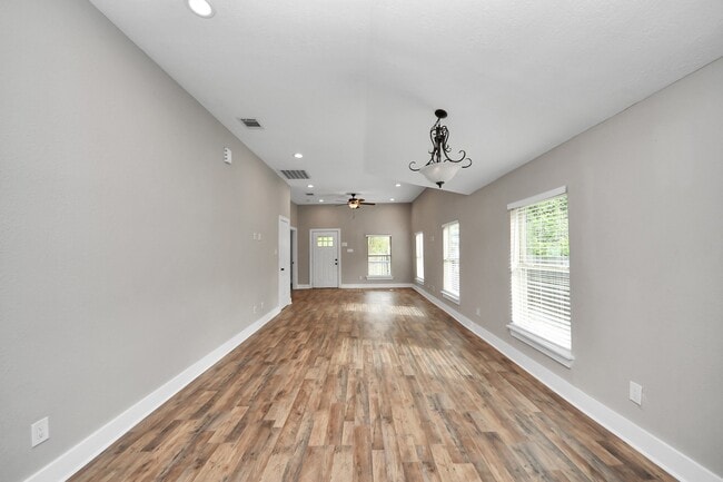 Building Photo - 1322 E 36th St
