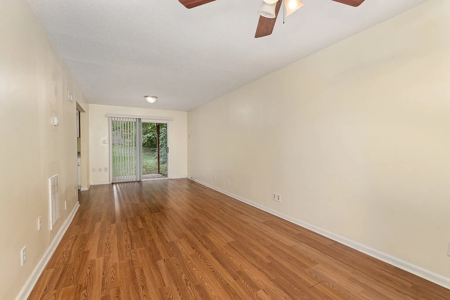 Building Photo - Room in Duplex on Spring St