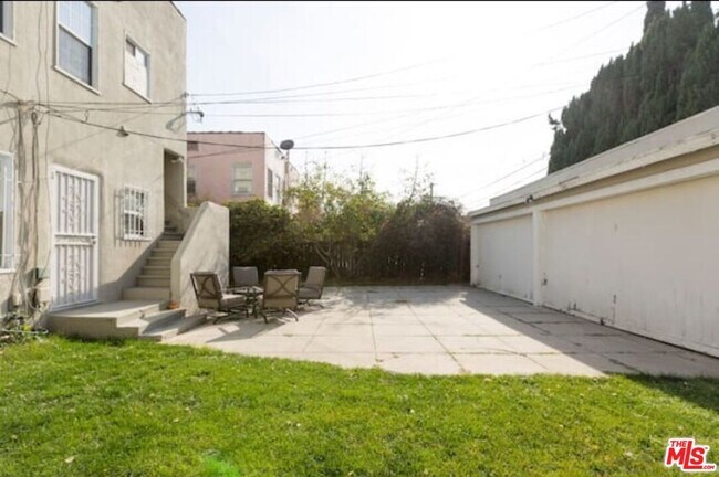 Building Photo - 611 Beachwood Dr