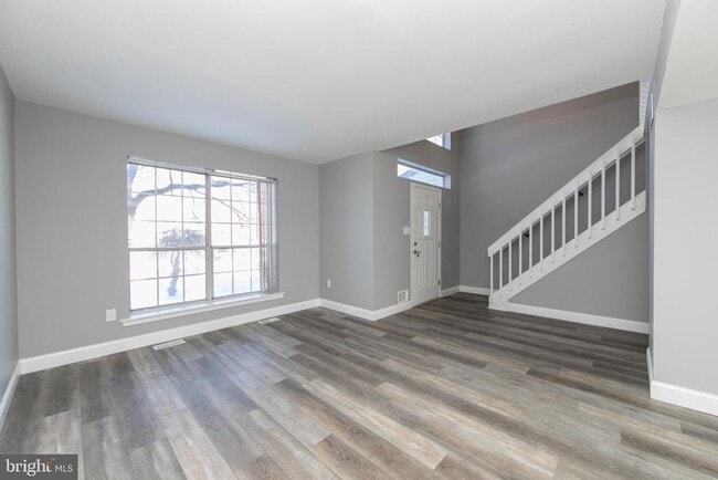 Building Photo - 131 Crossing Way