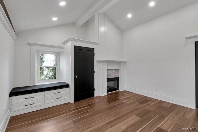 Building Photo - 9060 Main St