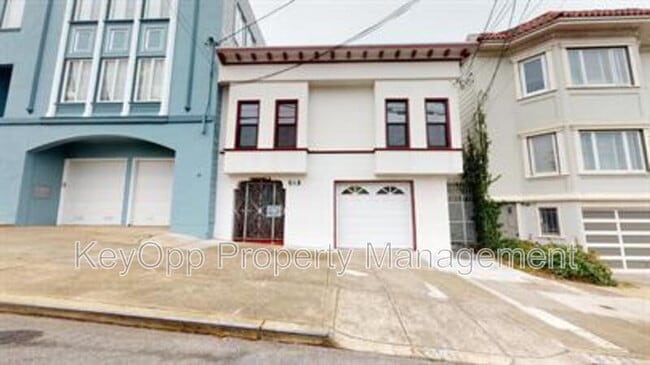 Building Photo - 806 35th Ave