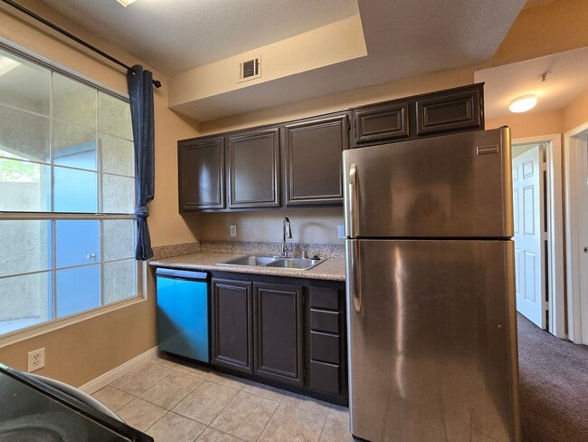 Building Photo - CANYON CREST CONDO