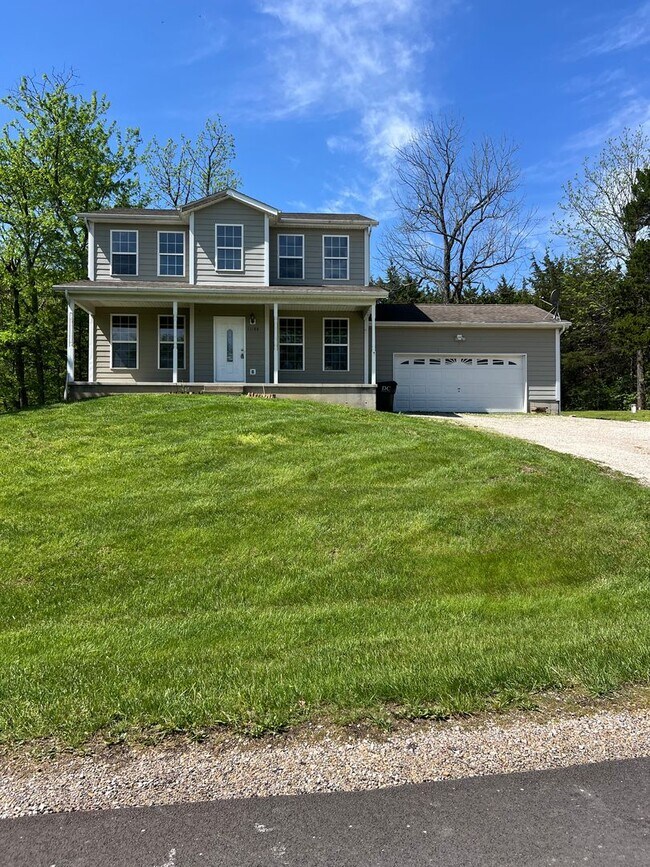 Building Photo - 3 bed, 2 bath, 2 car garage Home on 5 Acres