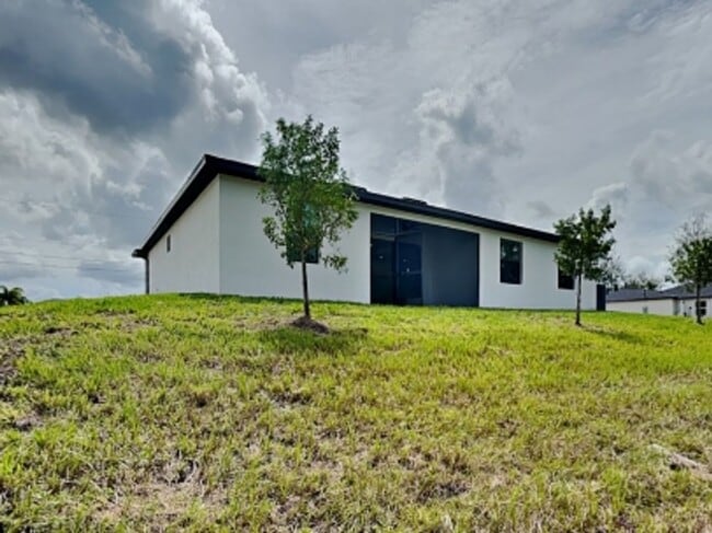 Building Photo - 2309 NE 39th St