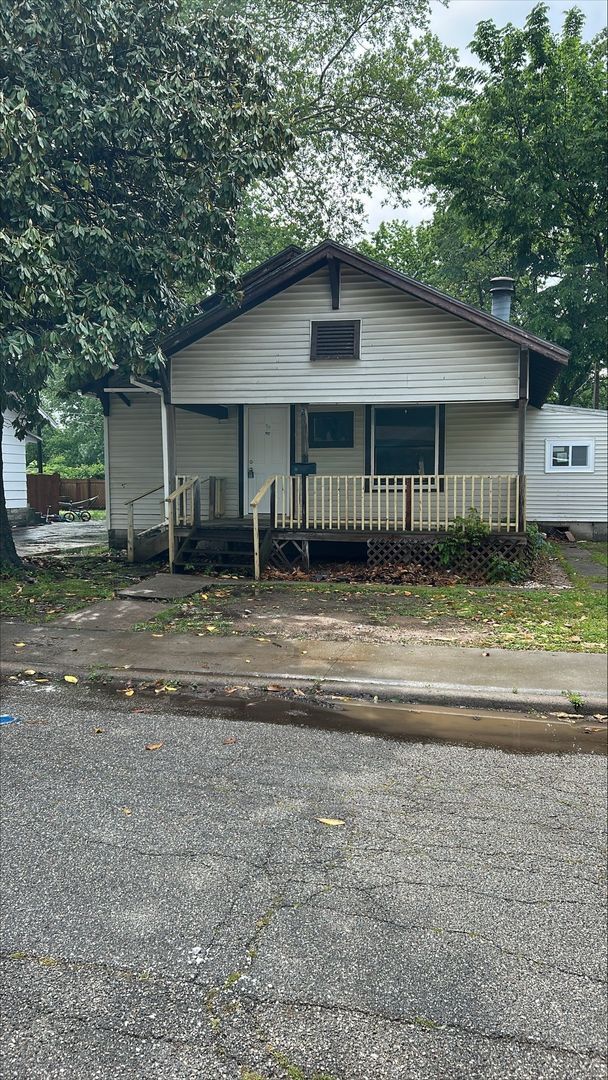 Building Photo - COMING SOON! Completely Remodeled 3 BR / 1 BA Single Family Home w/Huge Back Yard
