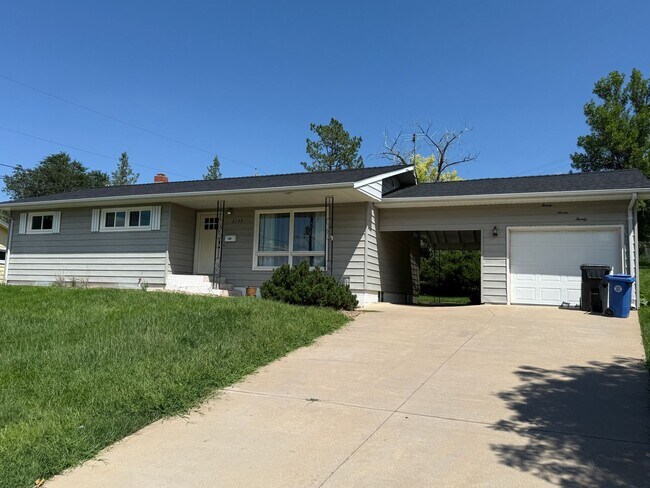 Primary Photo - 4 Bedroom 3 Bath Home for Rent