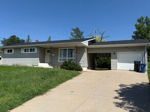 Building Photo - 4 Bedroom 3 Bath Home for Rent