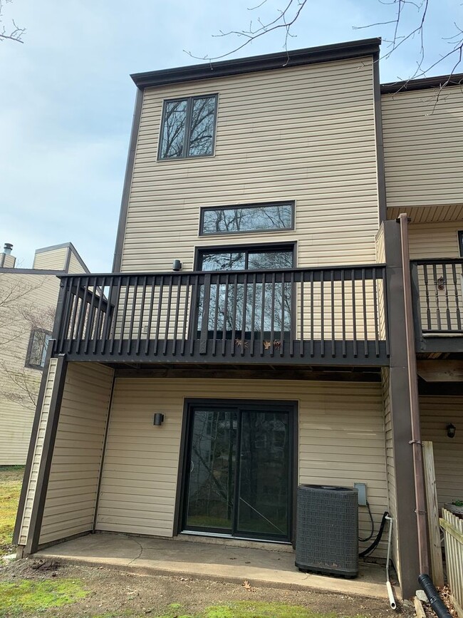 Building Photo - 2 bedroom, 2.5 bath townhome in Pike Creek
