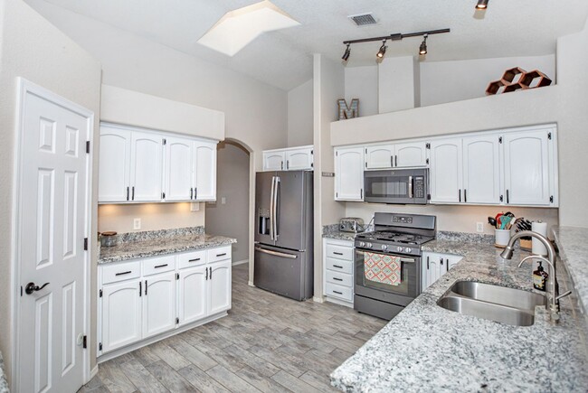 Building Photo - Pool home for rent June 1, 2025