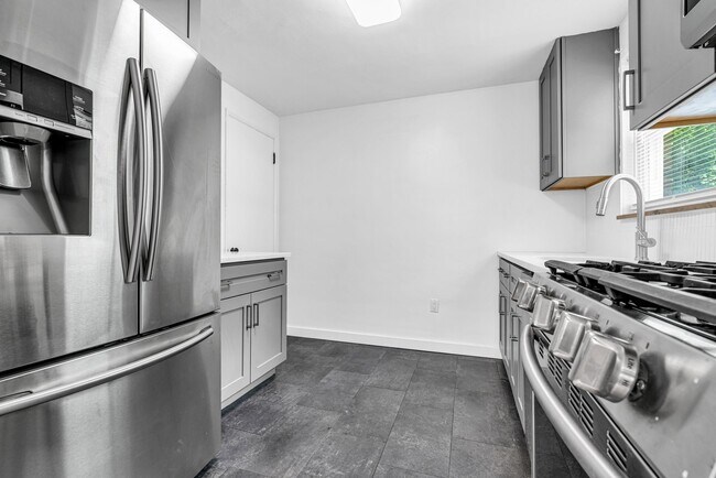 Building Photo - 1201-1205 Labelle St