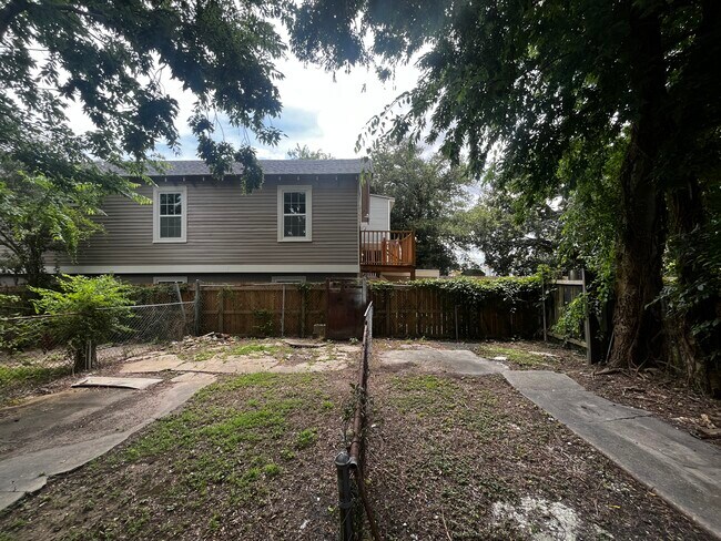 Building Photo - 2331 Saint Anthony St