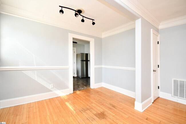 Building Photo - 204 Parkins Mill Rd