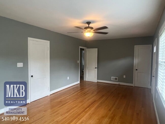 Building Photo - 2-Possibly 3 Bedroom completly remodeled h...